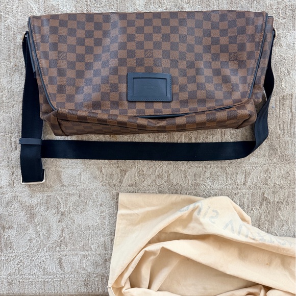 Louis Vuitton Handbags - Louis Vuitton messenger bag